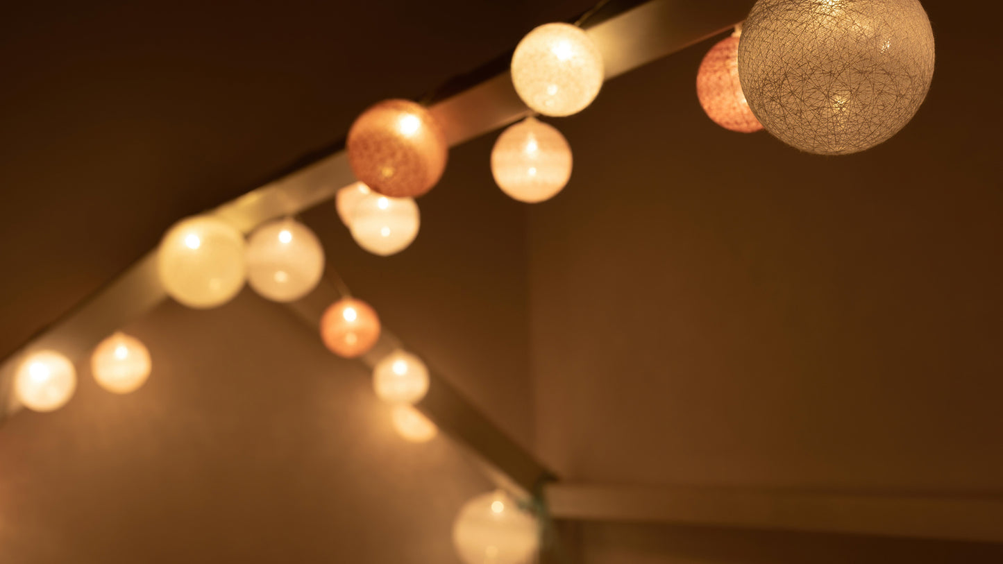 Guirlande lumineuse colorée – Guirlande lumineuse LED à piles, 3 mètres, 20 boules pour la décoration extérieure et intérieure.