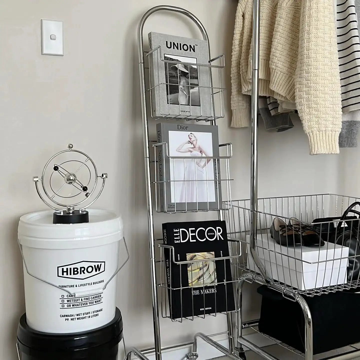 Modern Minimalist Magazine Rack